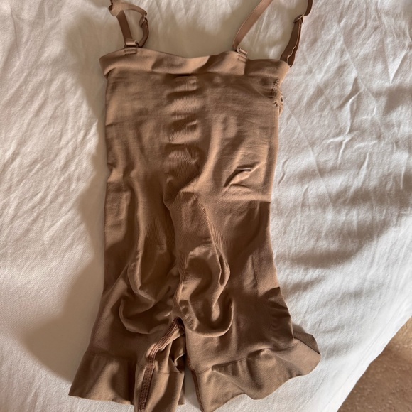 SKIMS Seamless Sculpt Strapless Shortie Shapewear XS Clay NWOT - Picture 10 of 14